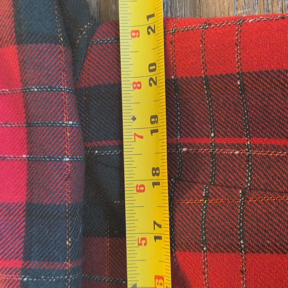 Vintage Red Plaid Tweed Jacket Gold Crest Buttons Peter Pan Collar Blazer - Picture 16 of 17
